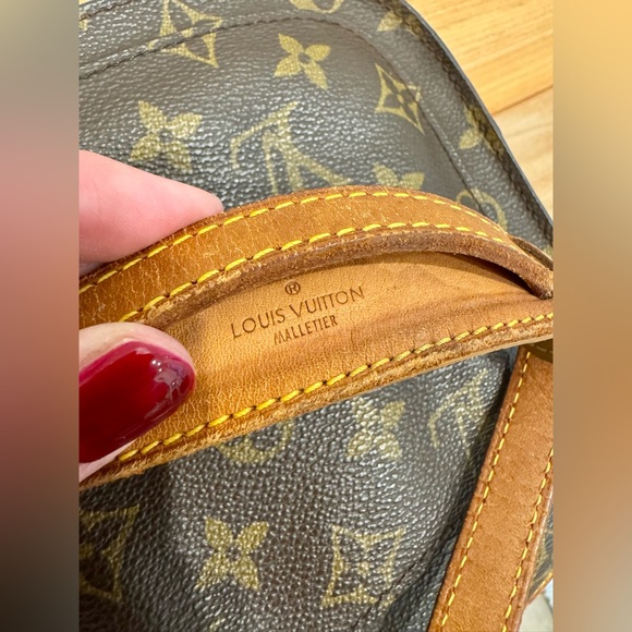Louis Vuitton Vintage St Cloud PM in Monogram Crossbody Bag - Picture 14 of 16